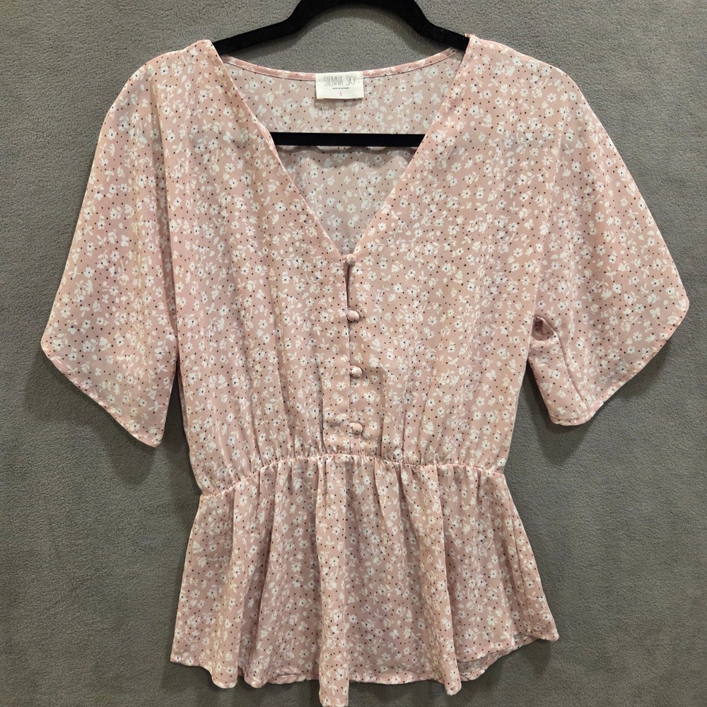 Sienna Sky Floral Peplum Blouse Women's Size Small V-Neck Flutter Sleeve‎ Top